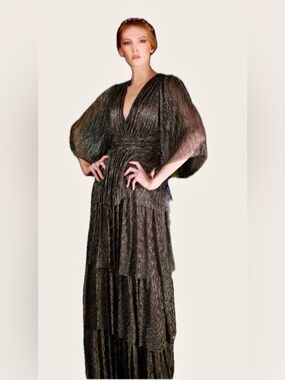 Janique 210722 - Quarter Length-Sleeve Plunging V-neck Evening Dress Sz 4 $748
